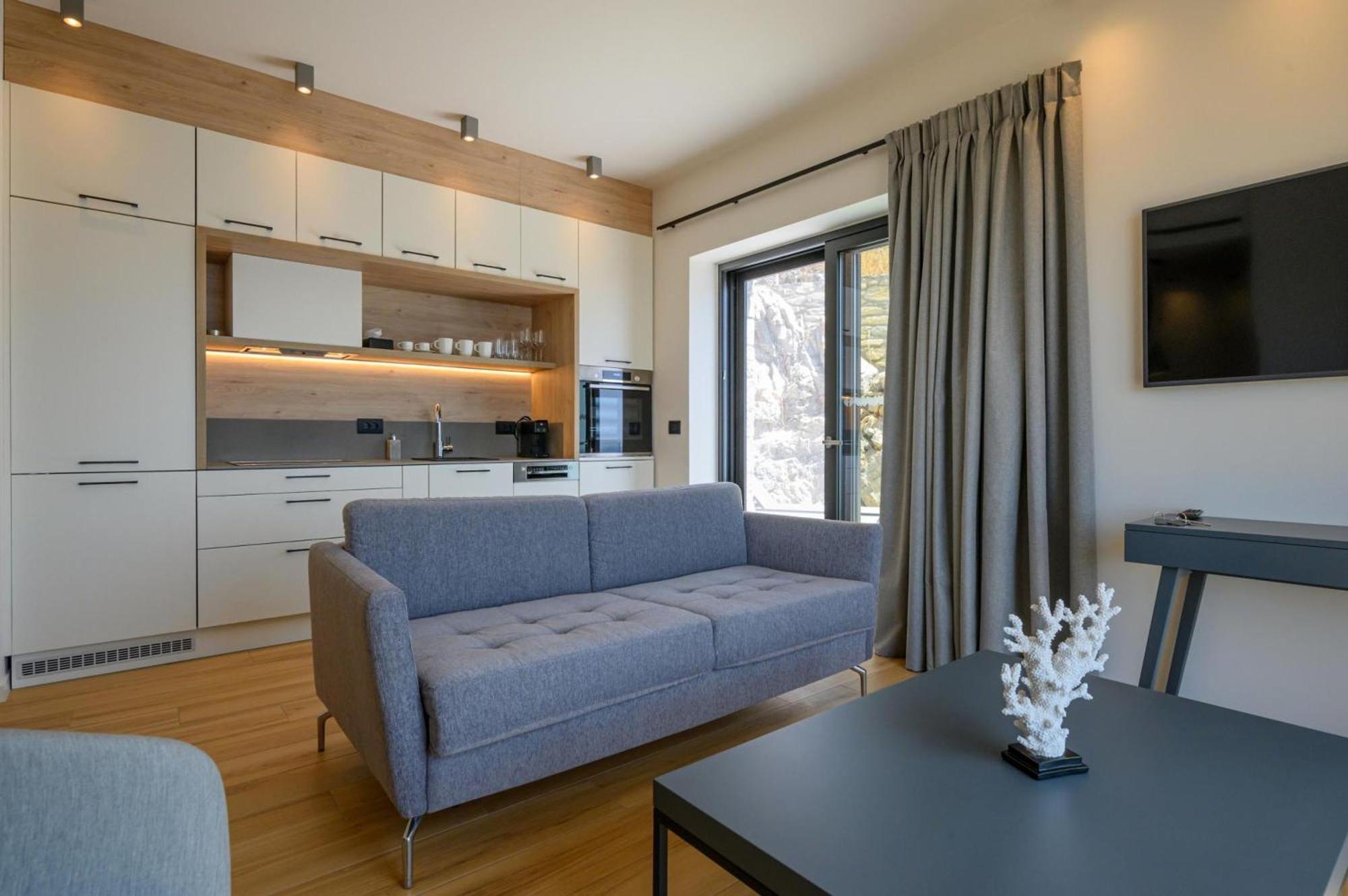 Mani Suites อายิโอสนิโกลาโอส ภายนอก รูปภาพ