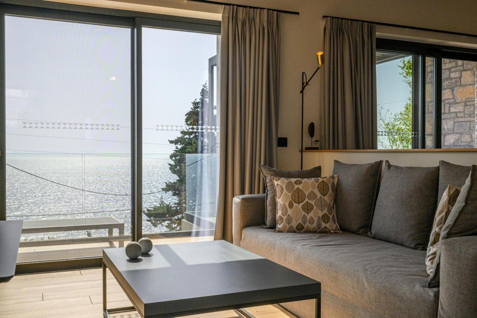 Mani Suites อายิโอสนิโกลาโอส ภายนอก รูปภาพ