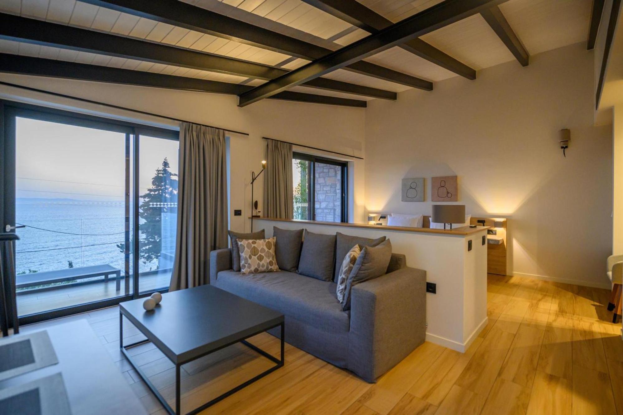 Mani Suites อายิโอสนิโกลาโอส ภายนอก รูปภาพ